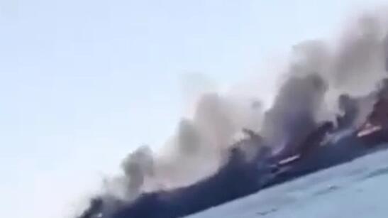 乘客飛機上拍下烏目標被襲產(chǎn)生煙柱 視頻中多道白煙清晰可見