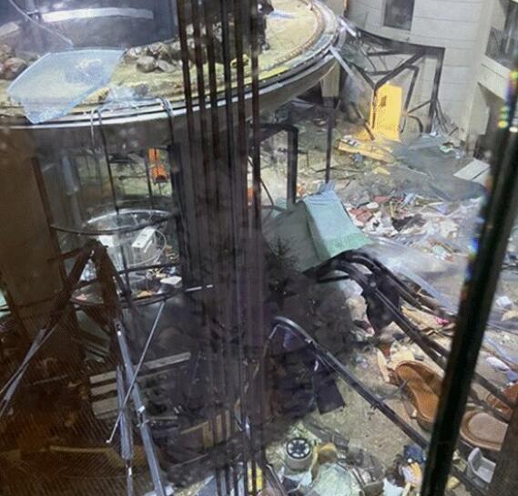 世界最大獨立圓柱體水族館爆裂 爆裂原因尚不明確