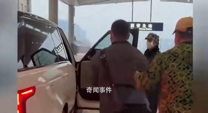 西安鐵路客服回應(yīng)路虎開進(jìn)站臺接人 定制服務(wù)每人次500元