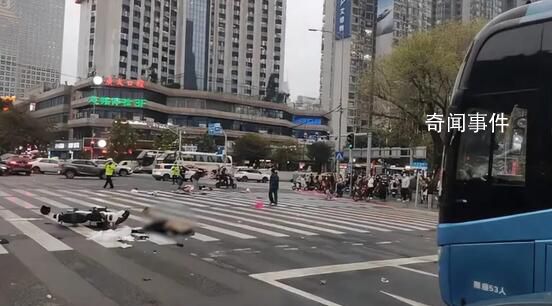 網(wǎng)傳廣州寶馬車街頭撞倒多人 事故正在進一步調(diào)查處理中