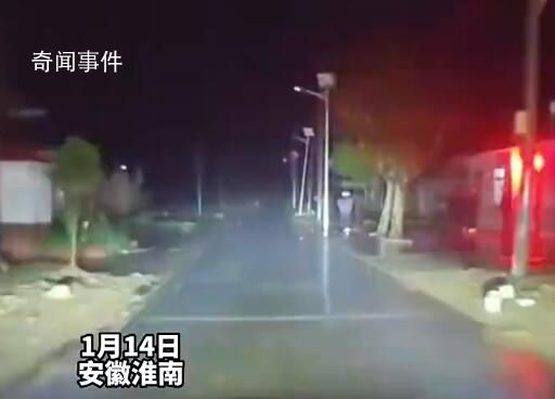 女子凌晨回家12名親人在路邊等候 網(wǎng)友：這就是千里奔赴團圓的意義吧