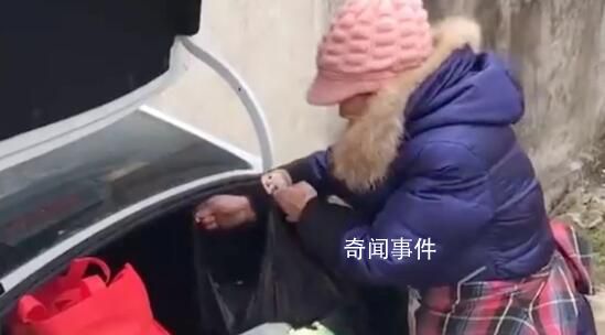 男子返程后備箱被媽媽裝了個(gè)菜市場(chǎng) 網(wǎng)友：返程行李滿滿都是愛