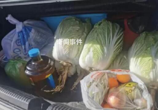 母親為返程女兒裝120斤白面 把家鄉裝進后備箱