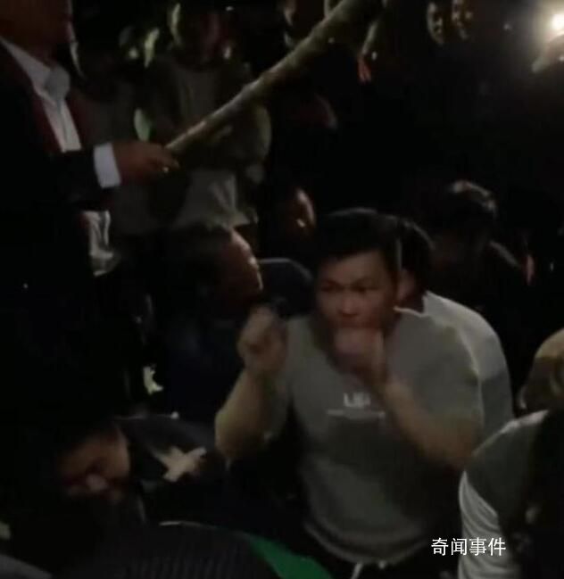 廣西一村子單身男子被叫到祠堂罰跪 沒娶到老婆全族急