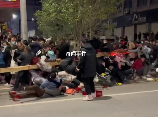 警方回應(yīng)龍燈尾部失控致多人受傷 傷者可直接跟組織方協(xié)商賠償事宜