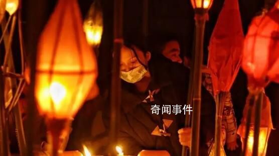 四川上萬(wàn)人點(diǎn)燃“蠐蟆燈”祈福 燈火流連上演萬(wàn)人空巷的年味狂歡