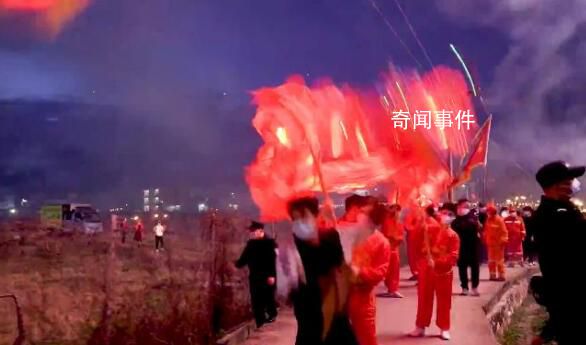 廣東河源萬人追龍場(chǎng)面震撼 祈福新年風(fēng)調(diào)雨順美好如意