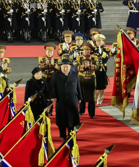 朝鮮閱兵現場曝光 金正恩攜女亮相
