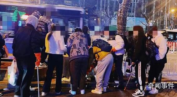 情人節(jié)誰真的上街“撿垃圾”了?