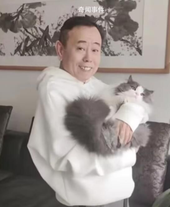 潘長江否認(rèn)全家移民美國 稱這就是他的根