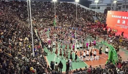 “村BA”現場村草村花“蹦苗迪” 讓兩萬多名觀眾沉浸在一片歡騰的海洋中