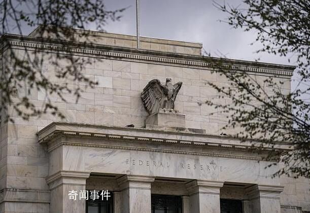 美國銀行存款一周流失近千億美元 美國儲戶對銀行業(yè)的信心出現(xiàn)動(dòng)搖