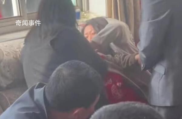 婚鬧堵門1小時(shí) 丈母娘吃2次救心丸