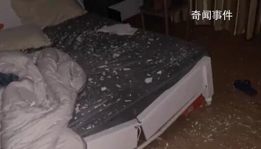 男子踩穿地板掉到樓女生床上 床架被砸斷