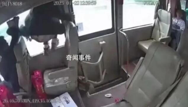 男子高速要求停車上廁所被拒后跳車 目前警方與男子家屬正在交涉情況正在調(diào)查中