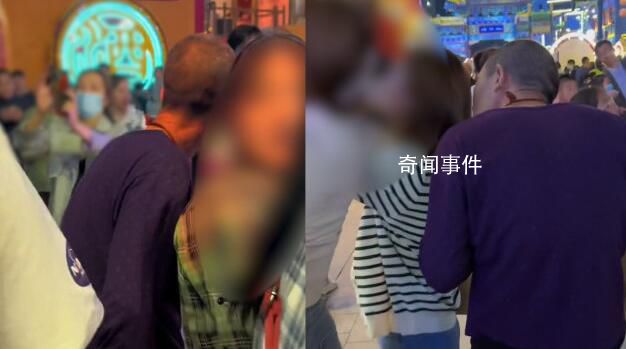 男子夜市故意觸碰女生還偷聞發香 老頭疑精神有問題最后將其口頭警告驅趕