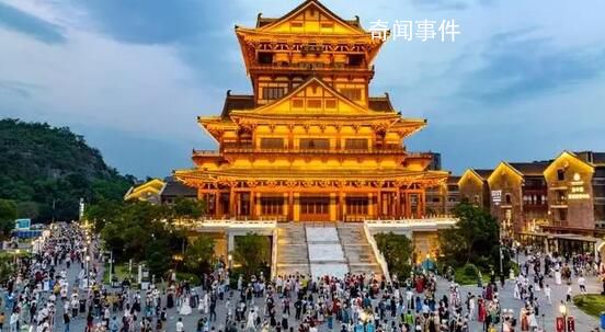 從五一假期看中國(guó)經(jīng)濟(jì)復(fù)蘇向好 大街小巷人氣興旺工廠車(chē)間繁忙有序