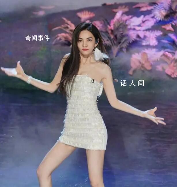 Ella說組團(tuán)22年還沒這么女過 這次的造型是職業(yè)生涯中最女性化的一次