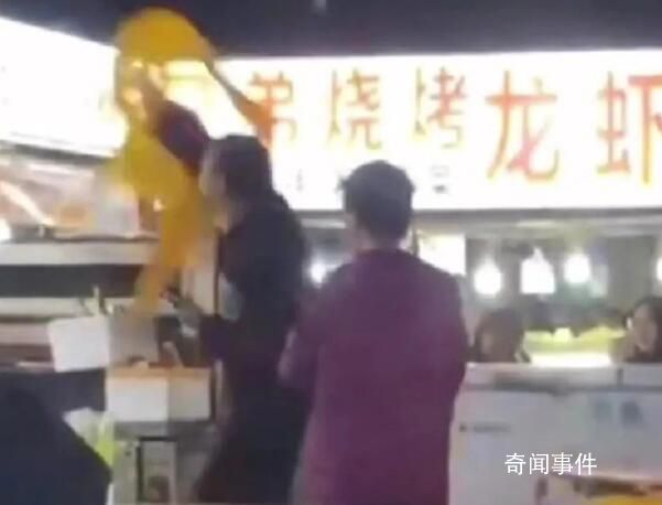 攤主中獎(jiǎng)千萬后興奮掀桌?質(zhì)疑聲來了