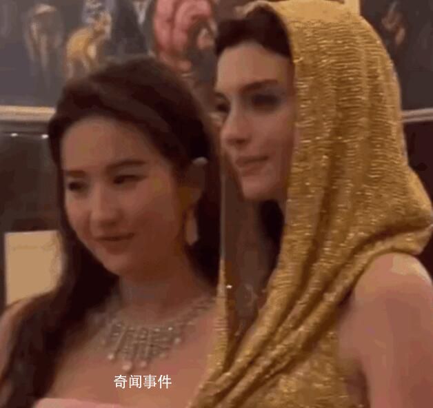 劉亦菲和安妮海瑟薇合影 真的是兩位大美女的夢幻聯(lián)動了