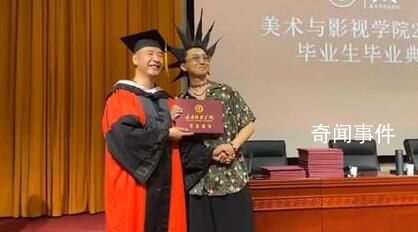 男生炫酷“海膽頭”參加畢業典禮