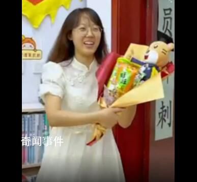 高三班主任準備盲盒為全班送驚喜 “棒”上有名“牛”氣沖天