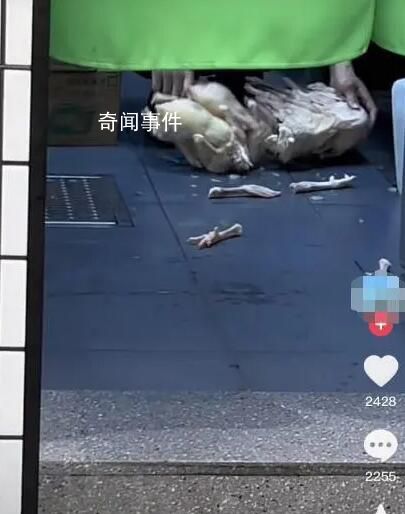 米線門店回應員工腳踩雞肉解凍 已經對涉事員工作出相應懲罰了