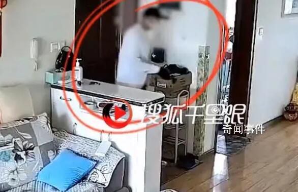 女子回家忘關(guān)門(mén)陌生男尾隨闖入 網(wǎng)友：太可怕了