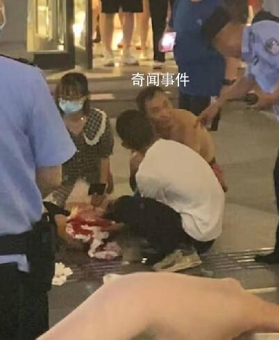 男子在武漢步行街被磚砸倒 具體原因正在調(diào)查中