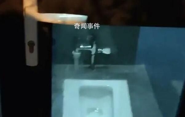 山西透明門公廁已使用約5個月 此事引發(fā)網(wǎng)友關(guān)注