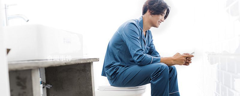 女人夢見自己拉屎并見屎預(yù)示什么 不同的女人夢見拉屎并看到屎的夢境解析