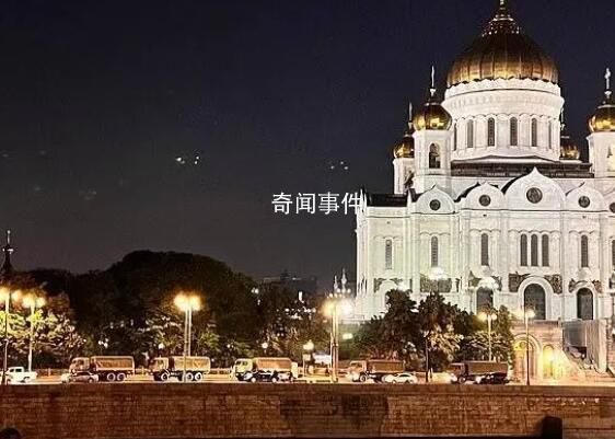 外媒:莫斯科街頭出現俄裝甲運兵車