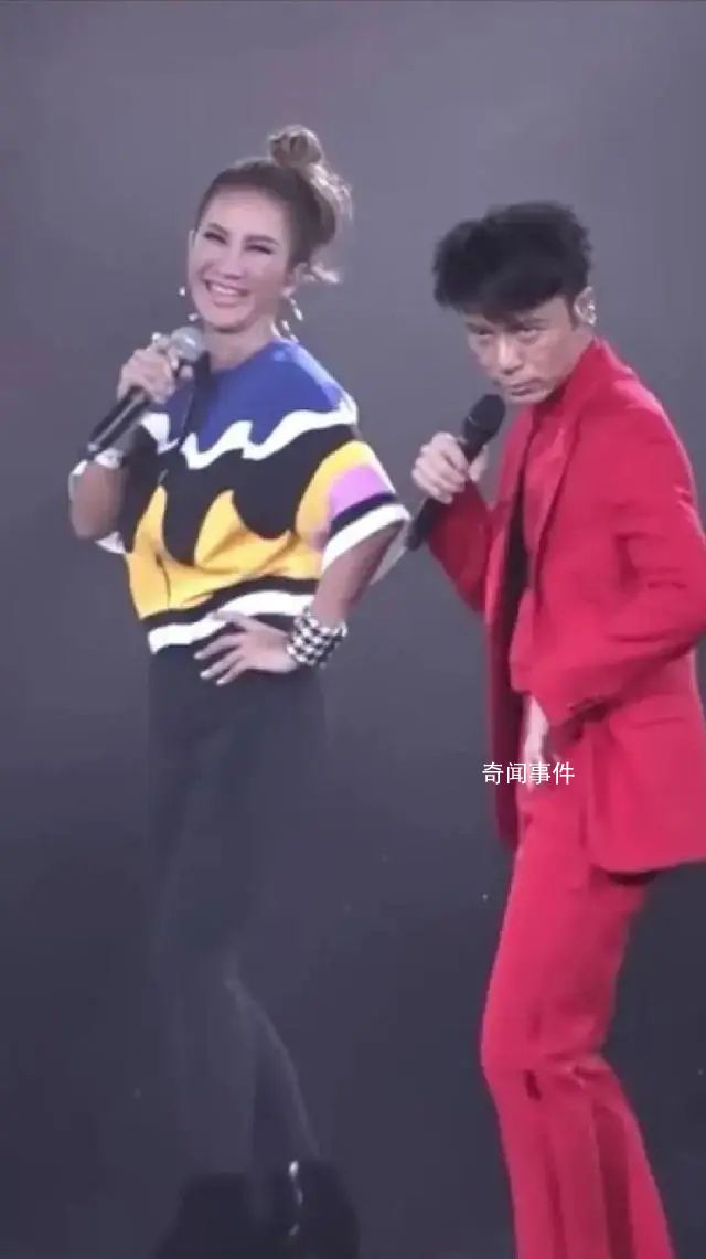 李玟不久前與李克勤演唱會(huì)上熱舞