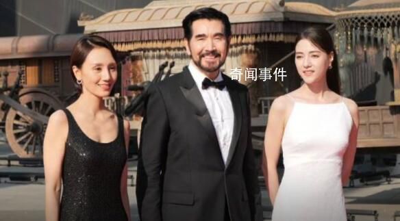 袁泉和偶像費(fèi)翔后臺(tái)握手聊天 夏雨夫婦罕同框