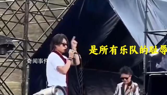 音樂節現場GALA樂隊摔提詞器 觀眾：摔提詞器很不尊重人后面還有其他樂隊