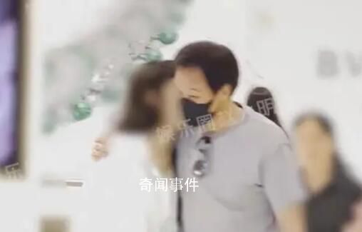 陳金飛帶美女買(mǎi)首飾 豪氣送項(xiàng)鏈