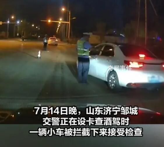 警方回應(yīng)轎車拖行交警沖上綠化帶 緊鎖車門拒不配合