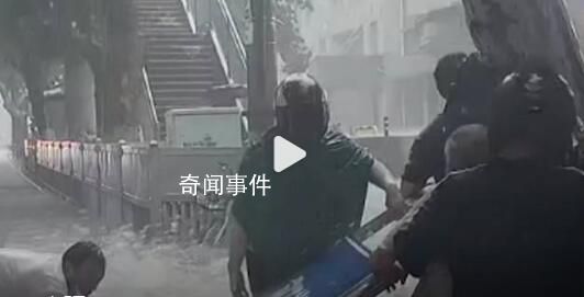 濟(jì)南暴雨6人合力救起積水中被淹老人 大家不顧安危讓人感動(dòng)