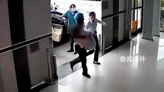訂單超時可能是外賣小哥救人去了 網(wǎng)友紛紛點贊