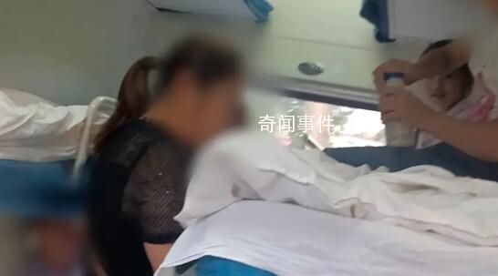 女子買3張臥鋪帶4娃乘車被要求補票 這究竟是怎么回事
