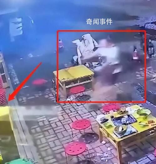 地震瞬間男子跑開兩秒后奔向妻子 折返是對妻子的愛與男人的責(zé)任