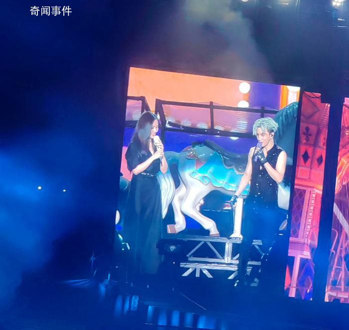 張靚穎驚喜亮相薛之謙演唱會 合唱歌曲太可以