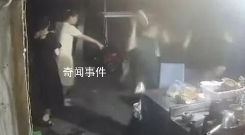 樂(lè)山酒后打砸夜宵攤社區(qū)書(shū)記已停職 何浩是誰(shuí)個(gè)人資料
