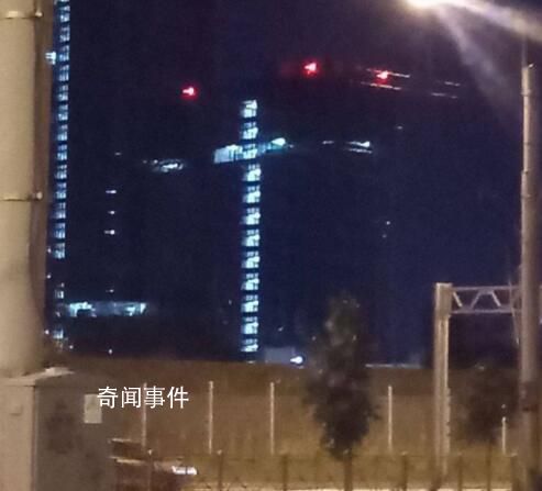 瓦格納中心大樓亮起十字架 專門委員會正在事故現(xiàn)場展開初步行動