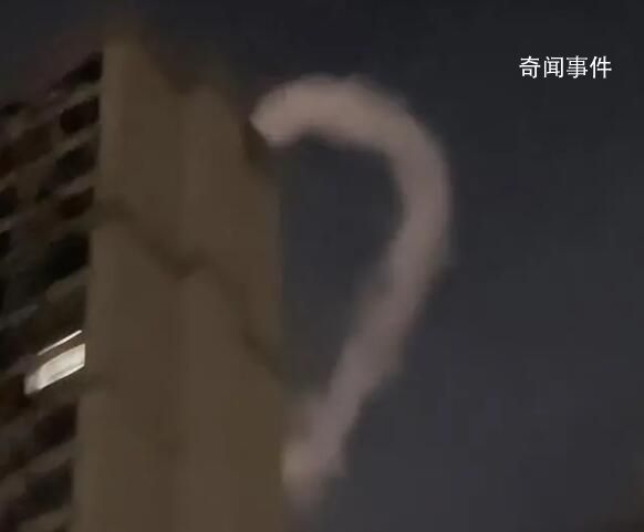 福建平潭夜空現(xiàn)巨型“云環(huán)”