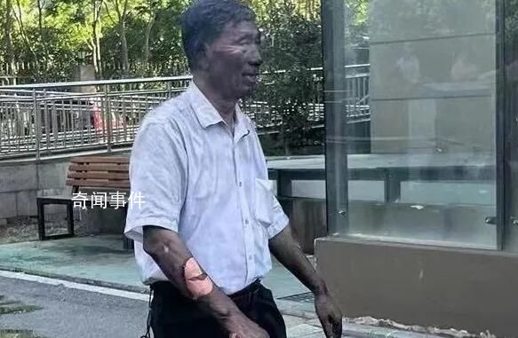 70歲保安沖入火場(chǎng)救火被灼成“雕像”