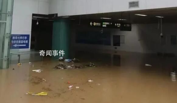 深圳羅湖火車站負一樓進出站口被淹