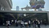 今天是iPhone15系列發(fā)售日 蘋(píng)果華為角逐高端市場(chǎng)