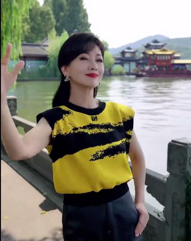 “白娘子”趙雅芝故地重游到西湖 38萬網友在線點贊