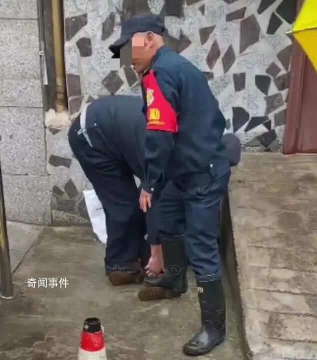女子想見領導 被3名保安踩在腳下